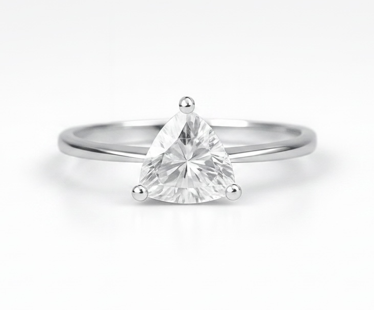 Anel Solitário Pedra Triângulo Moissanite - 5.5mm 0,5ct. Prata 925.