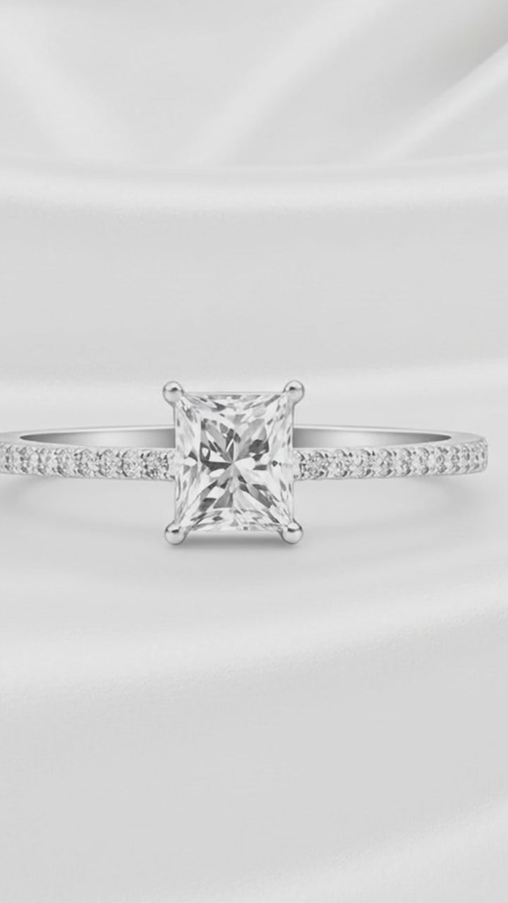 ANEL MOISSANITE PEDRA QUADRADA CRAVEJADO 6MM. ARO 16